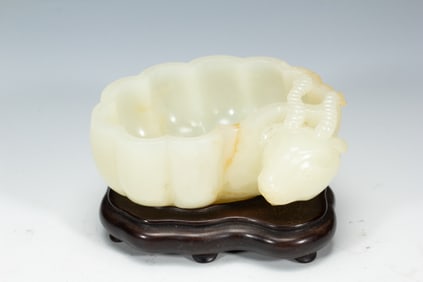 JADE BRUSH WASHER WITH SHEEP - HEAD DECORATION