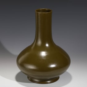 DAOGUANG TEA DUST GLAZED REWARD VASE