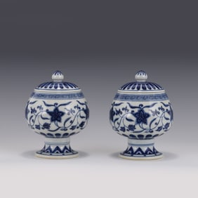 PAIR BLUE & WHITE FLORAL MEDALLIONS PORCELAIN BOWLS