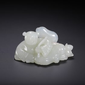 JADE CARVING OF A FIGURE AND SMALL ANIMAL