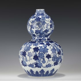 QIANLONG BLUE & WHITE GOURD VASE