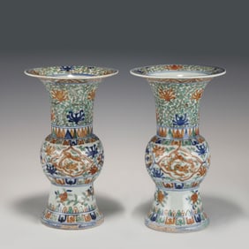 PAIR OF MING WANLI WUCAI GU VASES