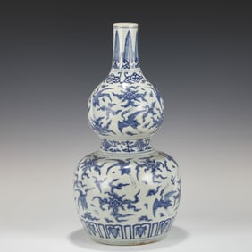 MING BLUE & WHITE GOURD BOTTLE