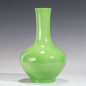 QIANLONG GREEN GLAZED VASE