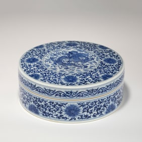 QING QIANLONG BLUE & WHITE HOLDING BOX