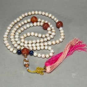 PEARL COURT BEAD NECKLACE WITH AGATE AND LAPIS LAZULI ACCENTS