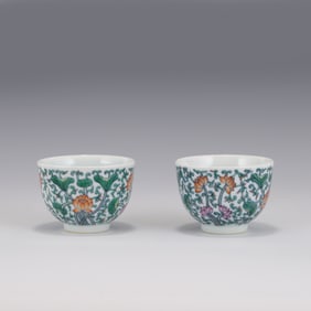 PAIR DOUCAI WRAPPED FLORAL PORCELAIN BOWLS