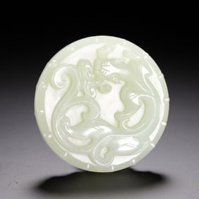 ROUND JADE ORNAMENT WITH DRAGON PATTERN