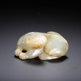 JADE - CARVED RECUMBENT AUSPICIOUS BEAST ORNAMENT