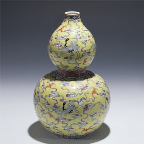 QING QIANLONG FAMILLE ROSE GOURD VASE
