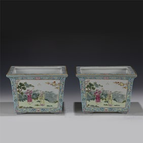PAIR OF QING QIANLONG FAMILLE ROSE FLOWER TRAY