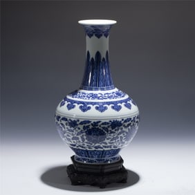 QING QIANLONG BLUE & WHITE VASE