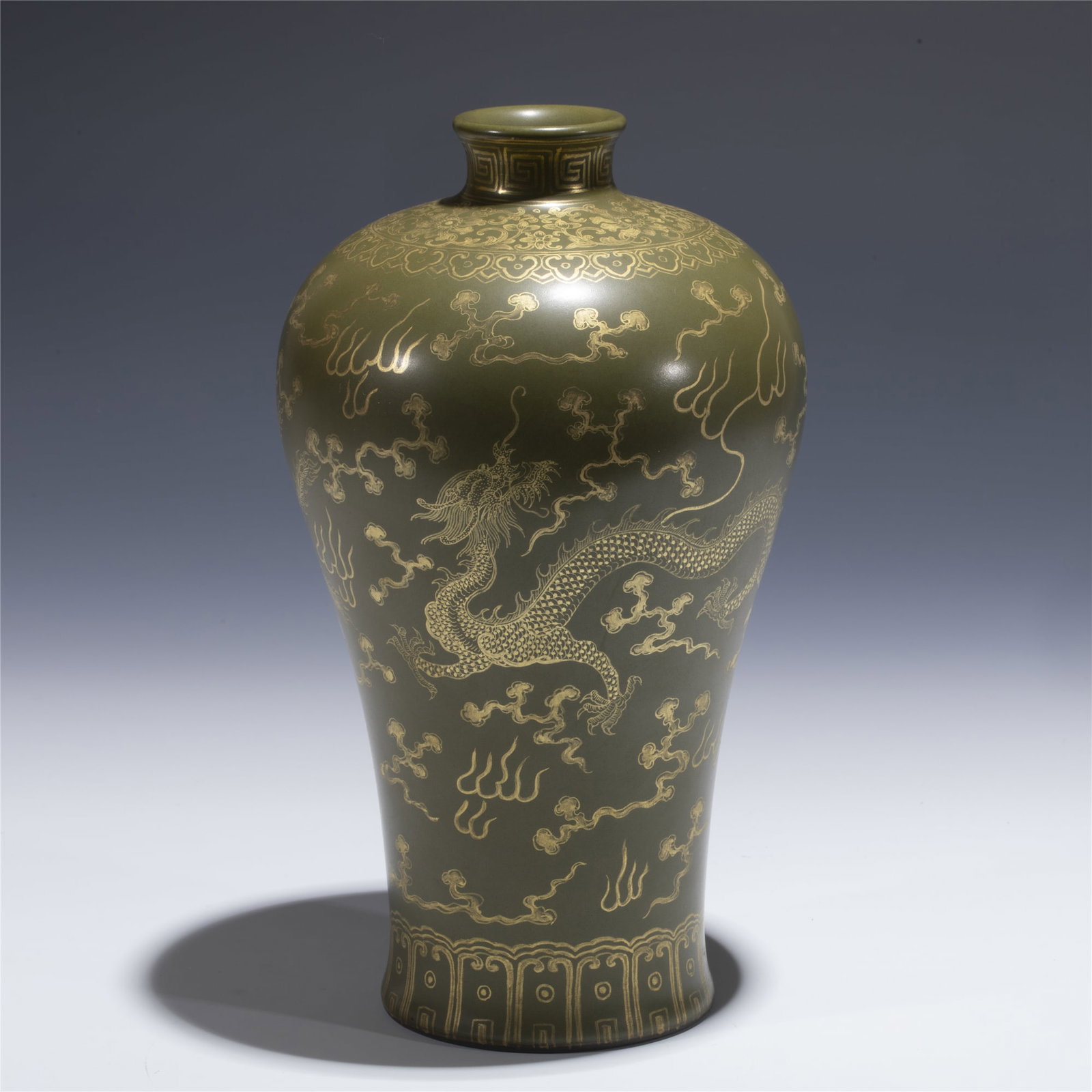 QING QIANLONG TEA LEAVE GOLD DRAGON PLUM BOTTLE (1 of 8)