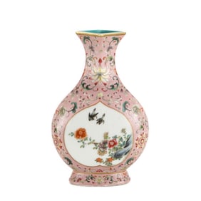 QING QIANLONG FAMILLE ROSE FLAT BLESSED BOTTLE