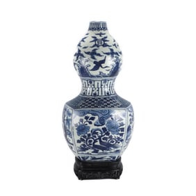 MING BLUE AND WHITE GOURD BOTTLE