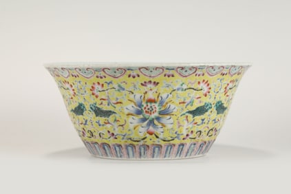QIANLONG FAMILLE ROSE BOWL