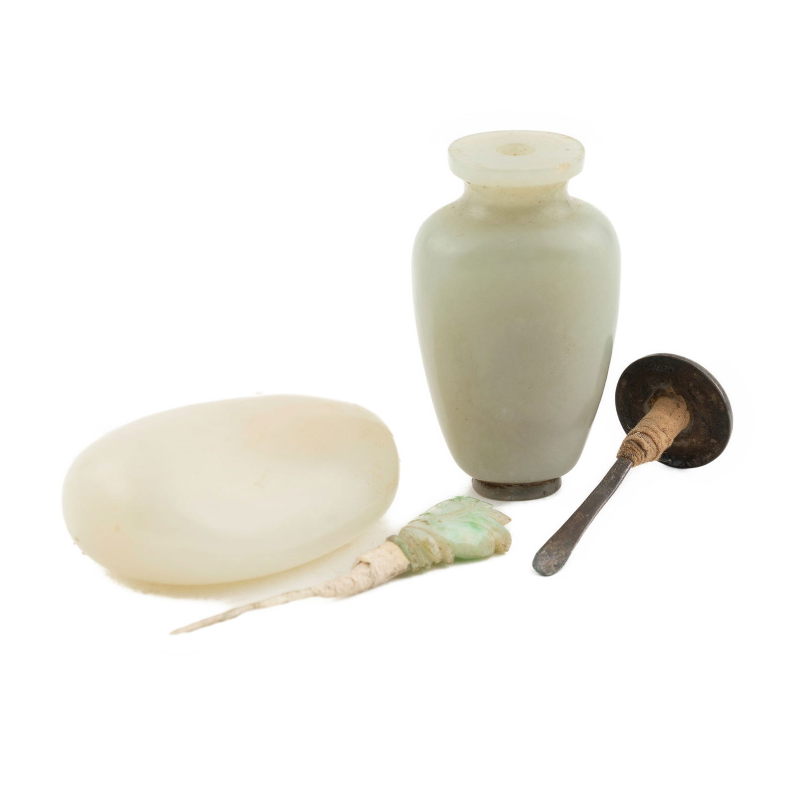 SET OF 2 PCS 19TH C. CARVED CHINESE JADE SNUFF BOTTLES