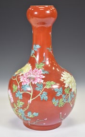 QIANLONG FAMILLE ROSE GARLIC VASE