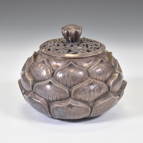 18/19TH C CHINESE SILVER LOTUS LIDDED CENSER