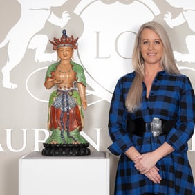 QING FAMILLE ROSE BUDDHA STATUE ON STAND