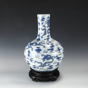 QING DYNASTY BLUE AND WHITE DRAGON CELESTIAL VASE
