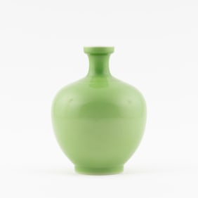 CHINESE GREEN GLAZED BOTTLE VASE