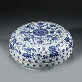 MING XUANDE BLUE & WHITE LIDDED BOX