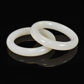 A PAIR OF FINE WHITE JADE BANGLES