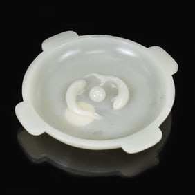 CHINESE WHITE JADE BRUSH WASHER WITH FISH MOTIF