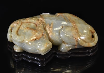 A CARVED JADE FIGURE OF A RECUMBENT BUFFALO