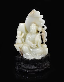 A FINE WHITE JADE CARVING OF A SEATED GUANYIN