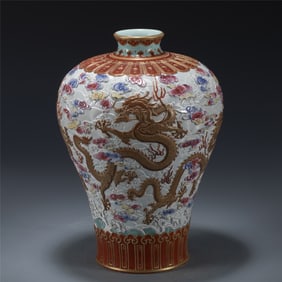 QING QIANLONG FAMILLE ROSE DRAGON PORCELAIN PLUM VASE