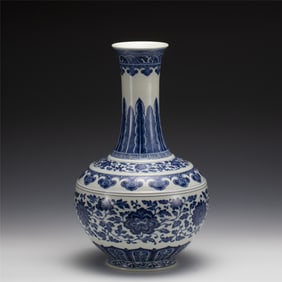 QING QIANLONG BLUE & WHITE REWARD VASE