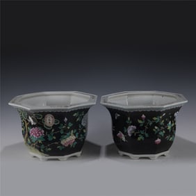 PAIR OF MING FAMILLE NOIRE FLOWER POT