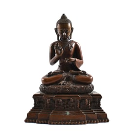 A FINE CHINESE GILT BRONZE SEATED BUDDHA