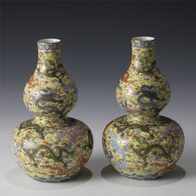 PAIR OF QING YONGZHENG FAMILLE ROSE GOURD BOTTLE