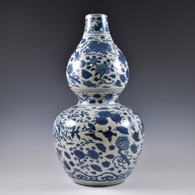 MING BLUE & WHITE WRAPPED FLORAL DOUBLE GOURD VASE
