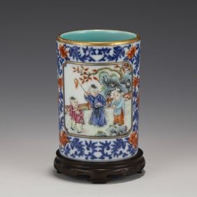 QIANLONG FAMILLE ROSE & GILT BRUSH POT ON STAND