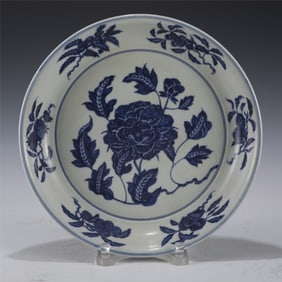 MING BLUE AND WHITE FLOWER PLATE