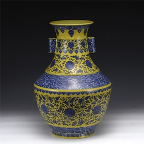 QING QIANLONG BLUE & WHITE YELLOW GLAZED AMPHORA VASE