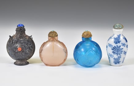 A GROUP OF FOUR CHINESE SNUFF BOTTLES