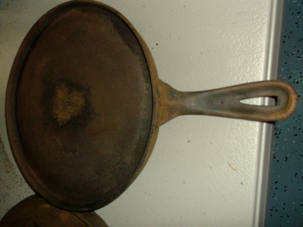Cast Iron Flat Skillet: Piquaware #8 flat cast iron skillet