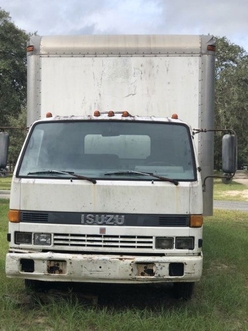 1991 Isuzu Box truck (1 of 5)