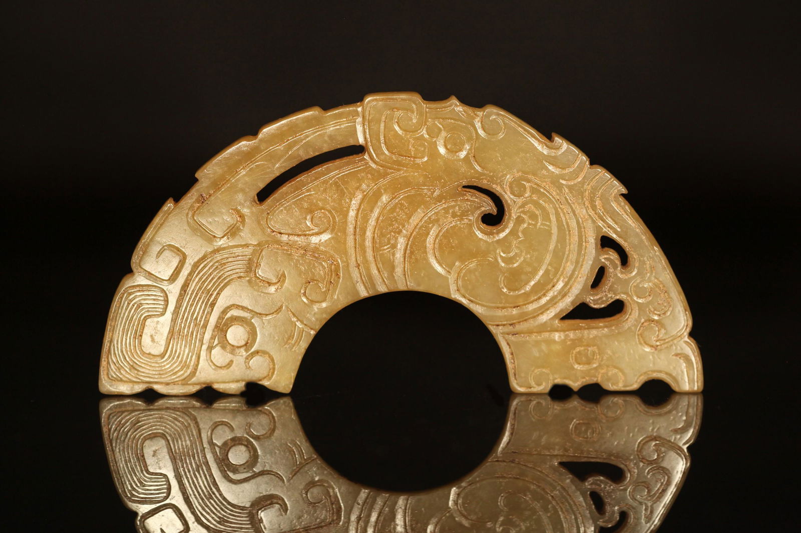 Western Zhou - White Jade Figure and Dragon Pendant (1 of 7)