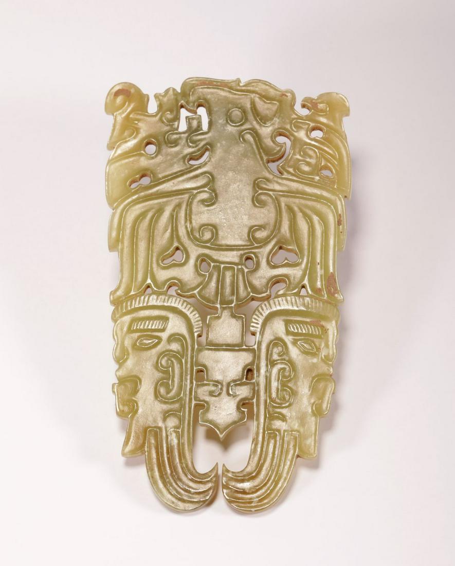 Shijiahe eagle grabing head jade ornament (1 of 8)