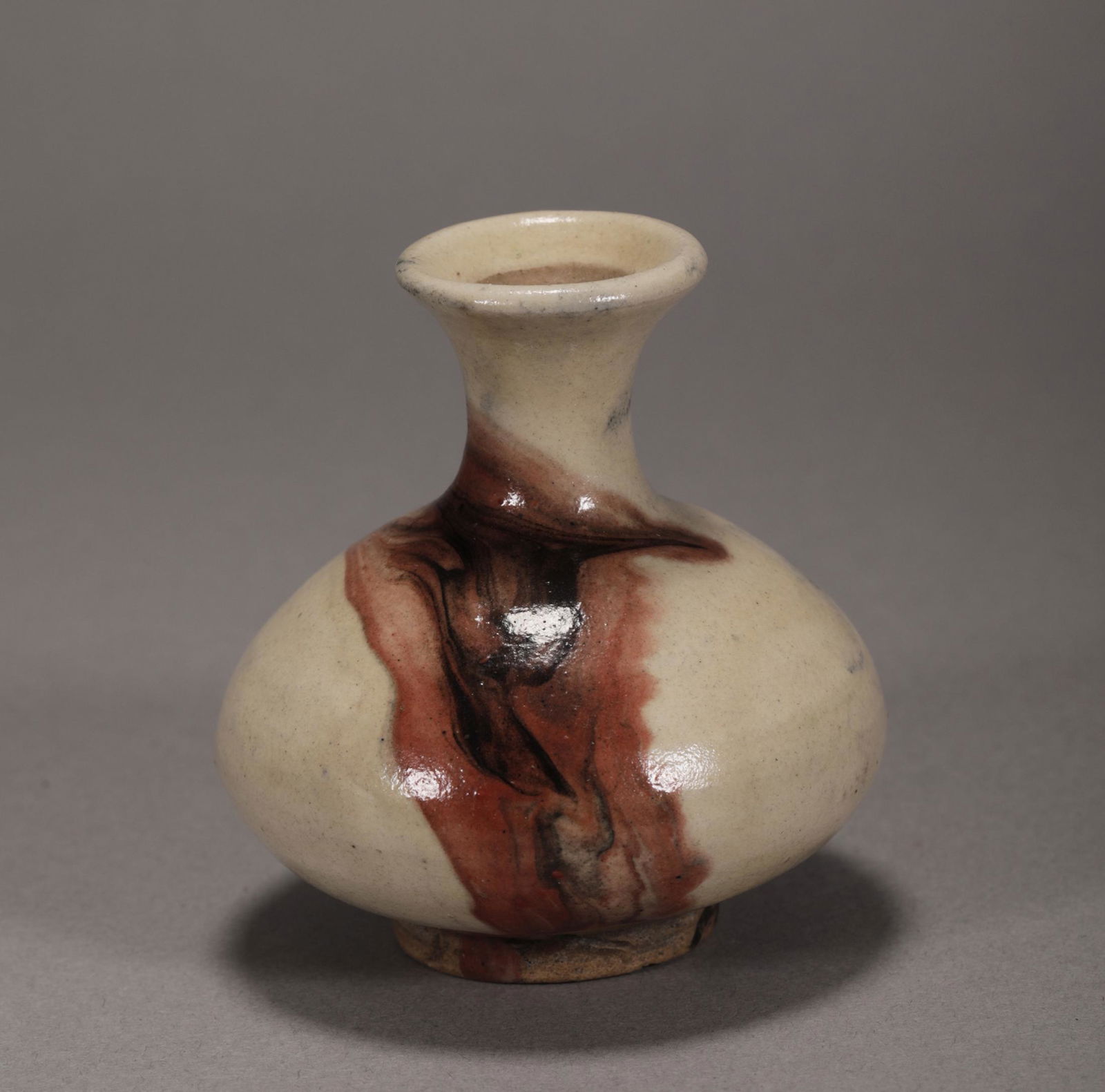 Yuan Dynasty magnetic state kiln bottle appreciation: Yuan Dynasty magnetic state kiln bottle appreciationH: 3 in(7.5cm) D: 2 3/4 in(7cm)