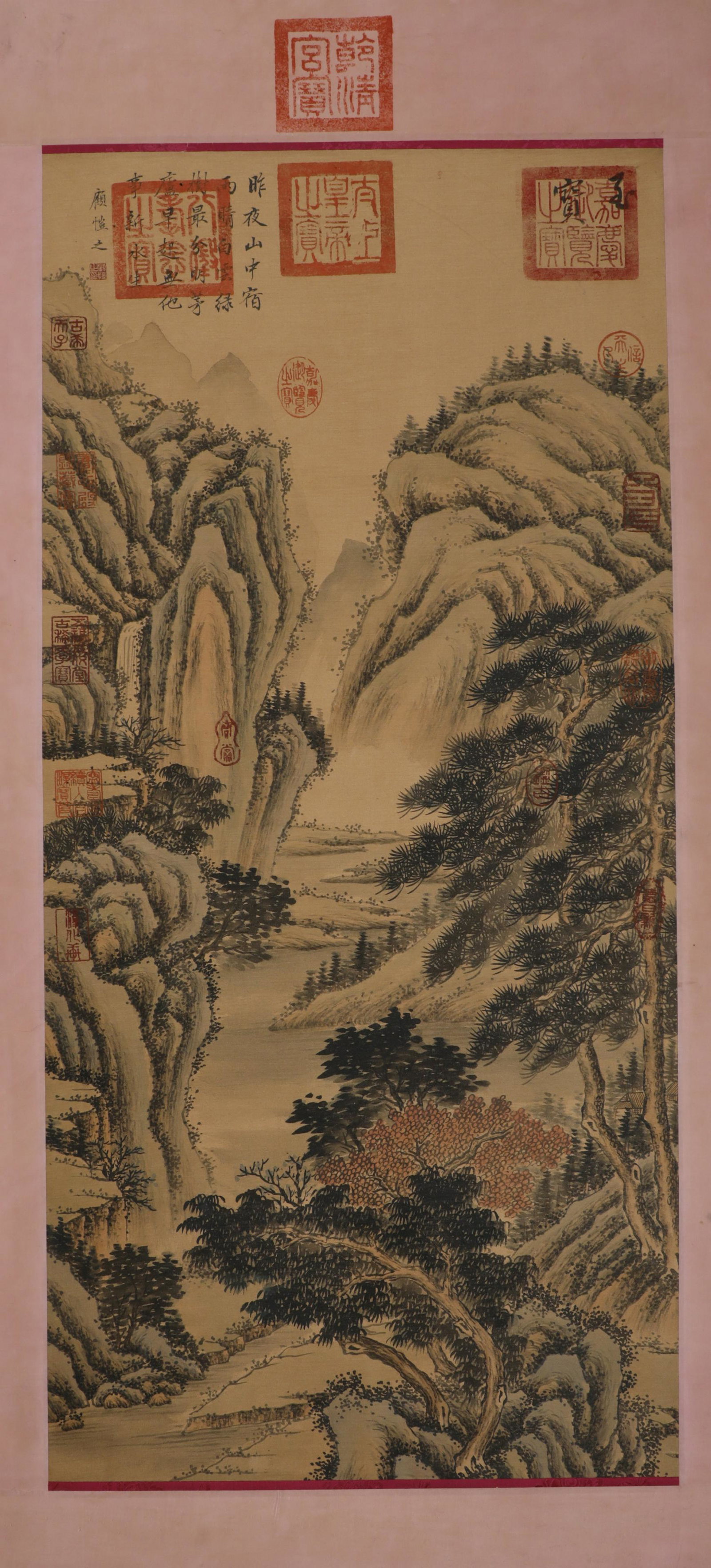 Landscape silk scroll by Gu Kaizhi in the Eastern Jin Dynasty (1 of 6)