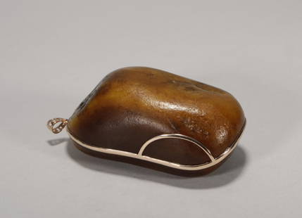 Hetian seed material of the Qing Dynasty is wrapped in gold: H: 4 1/8 in(10.5cm) W: 2 1/8 in(5.5cm) wt:458g