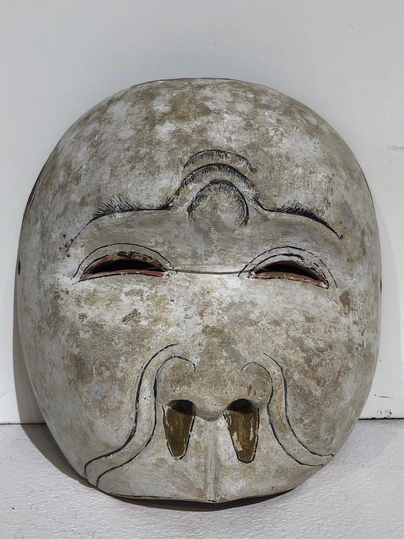 Indonesian Balinese Carved Mask: Vintage Indonesian Balinese Carved Mask Dimensions: Length: 5" Width: 5 5/8" Depth: 2.5"