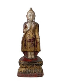 A LARGE THAI/BURMESE CARVED SOAPSTONE BUDDHA, 19TH CENTURY